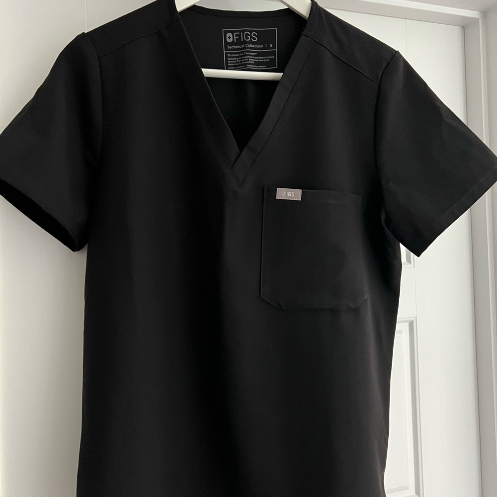 FIGS Catarina One-Pocket Scrub Top in S